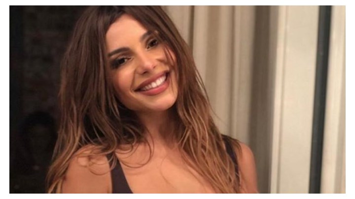 “Κολάζει” η Ελευθερία Ελευθερίου με το αποκαλυπτικό μαγιό της – ΦΩΤΟ