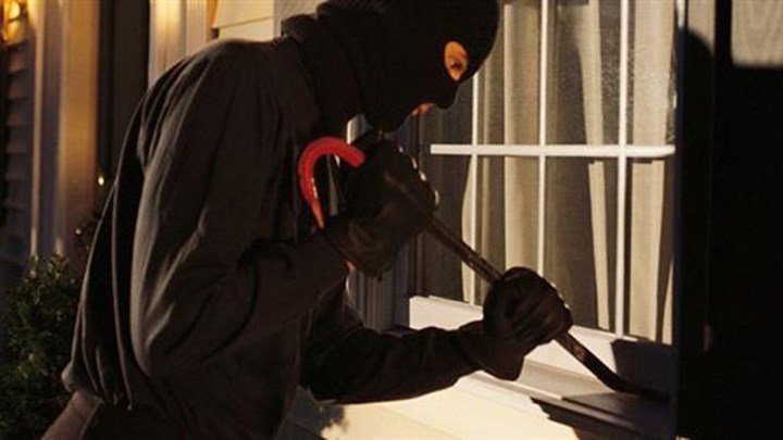 Το γλέντι πριν από το γάμο είχε απρόοπτα – Διαρρήκτες εισέβαλαν στο σπίτι και έκλεψαν τα δώρα