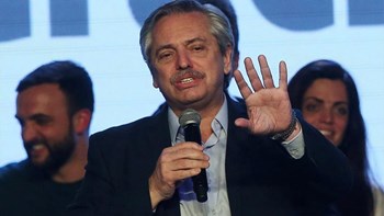 Επαναδιαπραγμάτευση του δανείου του ΔΝΤ θα επιδιώξει ο υποψήφιος πρόεδρος της Αργεντινής Φερνάντες