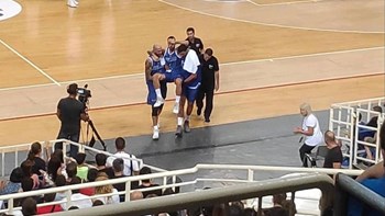 Άτυχος ο Αθηναίου – Υπέστη ρήξη χιαστού