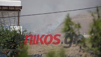 Υπό μερικό έλεγχο οι φωτιές σε Σύρο και Κέρκυρα