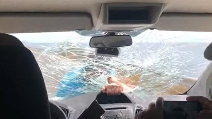 Ιδιοκτήτης εστιατορίου “γαντζώθηκε” σε αυτοκίνητο τουριστών που δεν πλήρωσαν τον λογαριασμό – ΒΙΝΤΕΟ