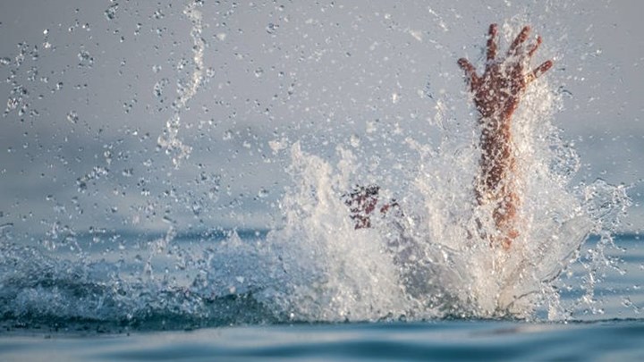 Ναυαγοσώστης έσωσε γυναίκα που ήθελε να αυτοκτονήσει σε παραλία της Κρήτης – ΒΙΝΤΕΟ