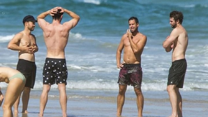 Θλιμμένος ο Λίαμ μετά τον χωρισμό από τη Μάιλι – ΦΩΤΟ