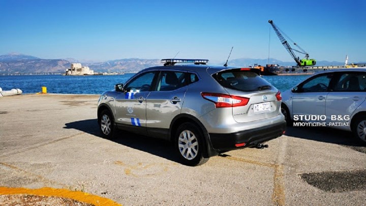 Αυτοκίνητο έπεσε στο λιμάνι του Ναυπλίου – Σώος ο οδηγός – ΦΩΤΟ- ΒΙΝΤΕΟ