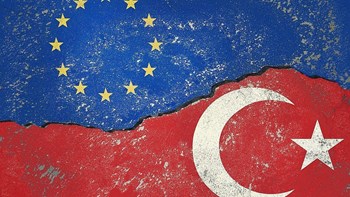 Η ΕΕ καλεί την Τουρκία να άρει την απόφαση για παύση των εκλεγμένων δημάρχων τριών πόλεων