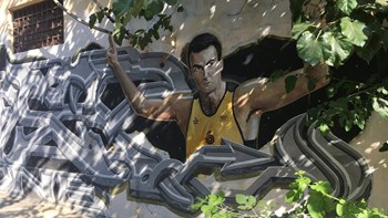 Βεβήλωσαν το γκράφιτι του Νίκου Γκάλη στην Αθήνα – ΦΩΤΟ