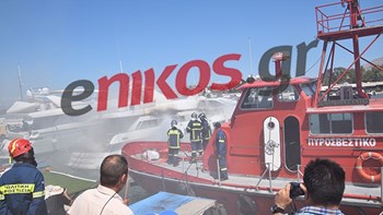 Νέες εικόνες από το σκάφος που τυλίχθηκε στις φλόγες στη Γλυφάδα – ΦΩΤΟ αναγνώστη