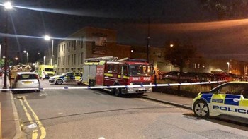 Συνελήφθη ο άντρας που απειλούσε να ανατινάξει οικοδομικό τετράγωνο στο Λονδίνο