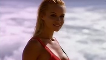 “Πικάντικη” αποκάλυψη από την Πάμελα Άντερσον – Τι έχει κάνει το θρυλικό μαγιό του Baywatch – ΦΩΤΟ – ΒΙΝΤΕΟ