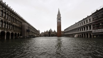 Απειλή για τη Μεσόγειο η κλιματική αλλαγή: Το ύψος των υδάτων ενδέχεται να ανέβει 20 εκατ. το 2050 – Εφιαλτικές προβλέψεις για τη Βενετία