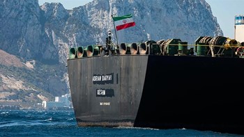 WSJ: Ελληνικές εταιρείες αρνούνται να εξυπηρετήσουν το ιρανικό τάνκερ – Συνεχίζουν οι πιέσεις από τις ΗΠΑ