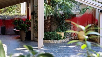 Οι πρώτες εικόνες από την επίθεση του Ρουβίκωνα στο εστιατόριο του Μποτρίνι – ΦΩΤΟ – ΒΙΝΤΕΟ