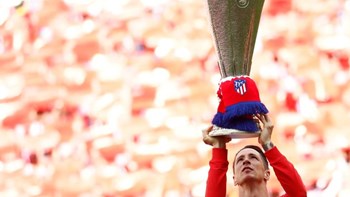 Κρεμάει τα παπούτσια του ο Φερνάντο Τόρες – Το συγκινητικό “αντίο” του Ινιέστα – ΦΩΤΟ