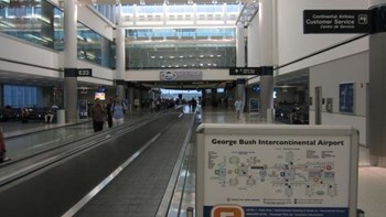 Εφιάλτης στις ΗΠΑ: Παρέμεινε υπό κράτηση 82 ημέρες λόγω τριών… μπουκαλιών με μέλι