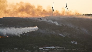 Ολονύχτια μάχη σε δύο πύρινα μέτωπα: Εκκενώθηκαν ξενοδοχεία στη Σάμο – Ενισχύθηκαν οι δυνάμεις στα Κύθηρα – ΦΩΤΟ – ΒΙΝΤΕΟ αναγνώστη