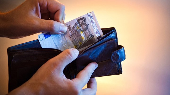Έρχονται αυξήσεις στους μισθούς μέσω της μείωσης των εισφορών – Αναλυτικοί πίνακες