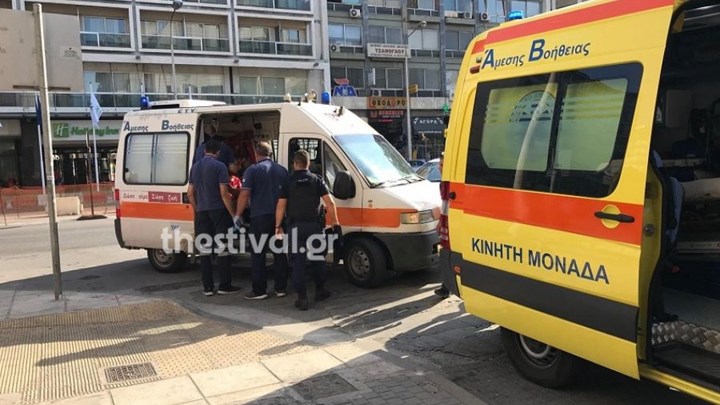 Αιματηρό επεισόδιο στη Θεσσαλονίκη: Πήγε να κλέψει πορτοφόλι από ζευγάρι και τον μαχαίρωσαν στον αυχένα