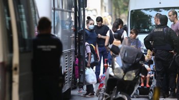Σε ξενοδοχείο προσωρινά οι 134 μετανάστες που βρέθηκαν στην επιχείρηση-σκούπα στα Εξάρχεια