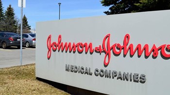Δικαστής της Οκλαχόμα επέβαλε πρόστιμο 572 εκατομμυρίων δολαρίων στην Johnson & Johnson