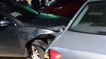 Ιερείς τράκαραν έξω από εκκλησία στο Αγρίνιο