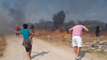 Μεγάλη φωτιά στην Κέρκυρα – Απειλεί κατοικημένες περιοχές – ΦΩΤΟ