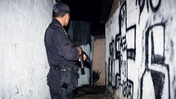 Αστυνομικοί του Ελ Σαλβαδορ ενδέχεται να διέπραξαν 116 «εξωδικαστικές εκτελέσεις» σε μια 4ετία