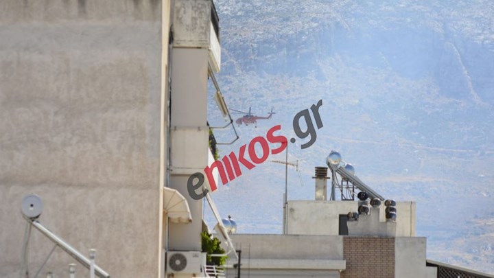 Τα ελικόπτερα της Πυροσβεστικής στη μάχη για την κατάσβεση της φωτιάς στον Υμηττό – ΦΩΤΟ αναγνώστη