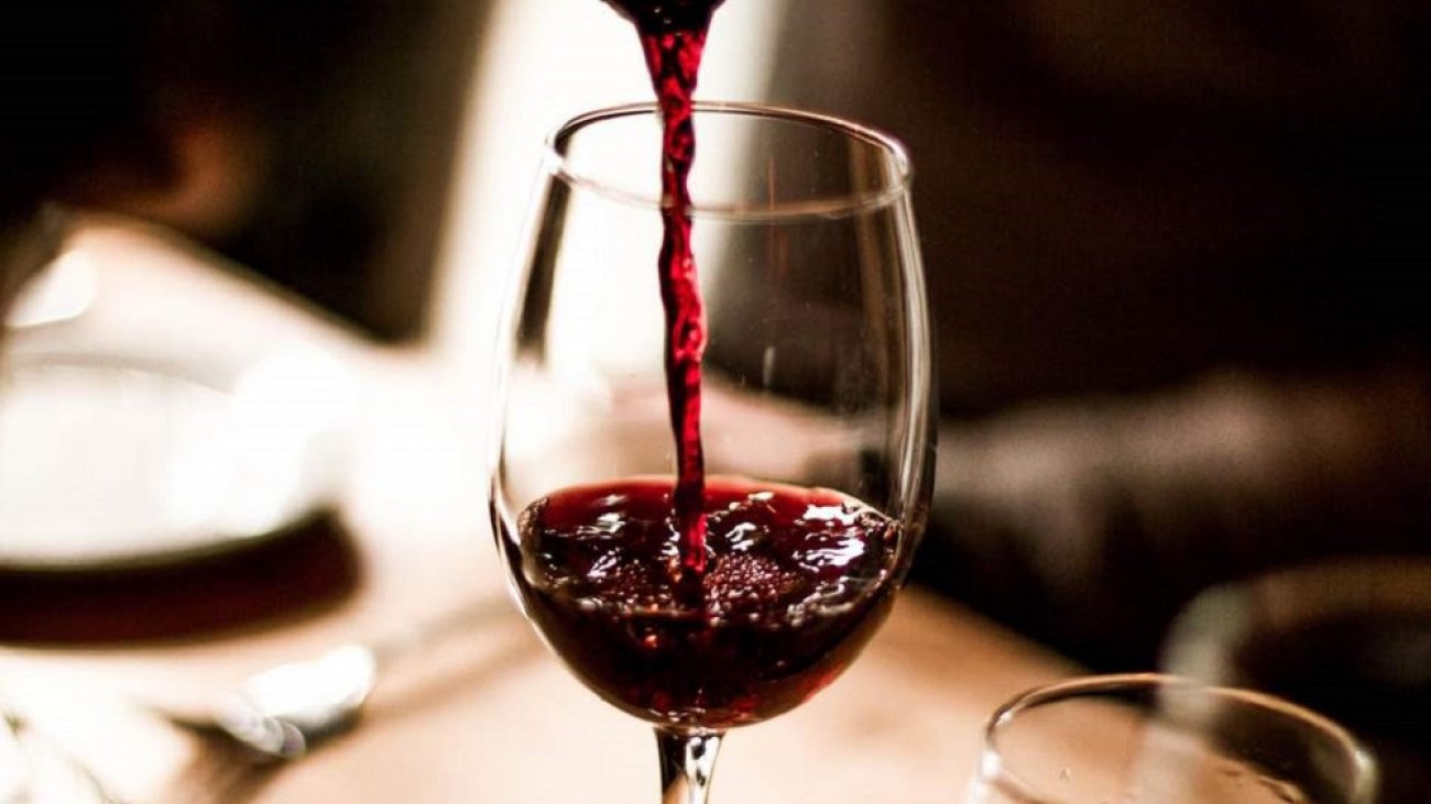 Το κόκκινο κρασί κάνει καλό και στο έντερο – Τι δείχνει νέα έρευνα