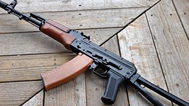 Ληστεία με καλάσνικοφ στην Αχαΐα – “Παπάς” άρπαξε 130.000 ευρώ