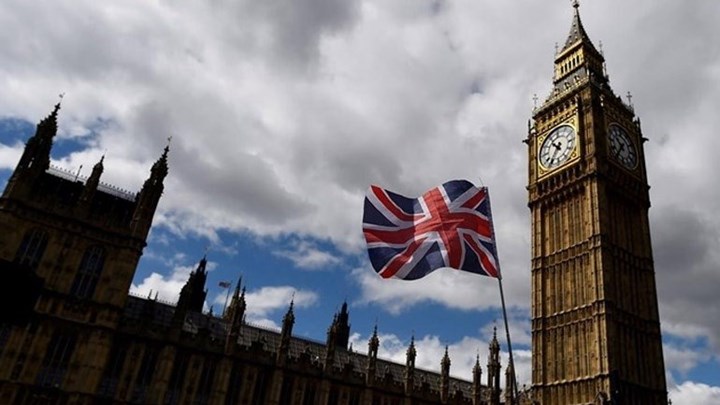 Η αντιπολίτευση της Βρετανίας στο σύνολο της ζητά να ανοίξει ξανά το Κοινοβούλιο
