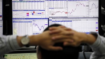 Κατρακυλούν οι αγορές στην Αργεντινή, παρά το αίτημα για αναδιάταξη της οφειλής προς το ΔΝΤ