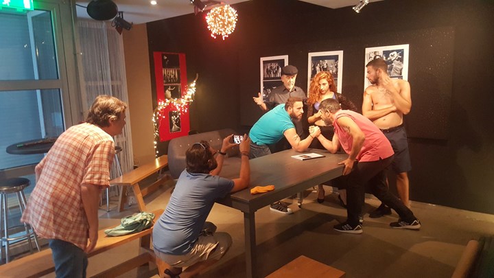 Οι πρώτες φωτογραφίες από την…Κωμω-βία του Καλατζόπουλου «Το ζαφείρι του Κασμίρ»