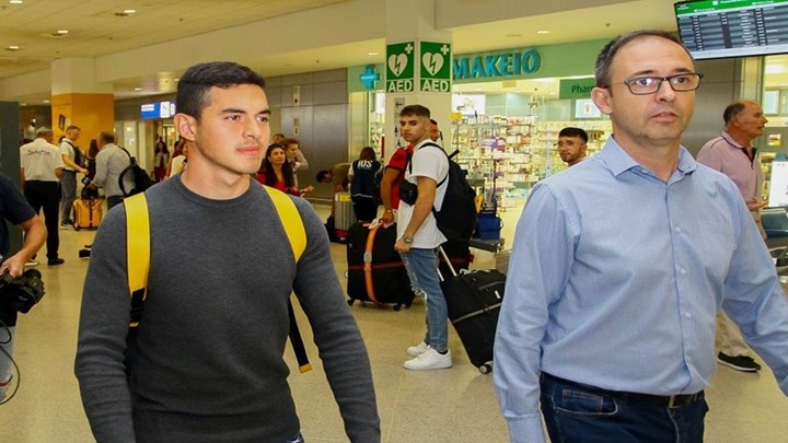 Στην Αθήνα ο Μάξι Λοβέρα – “Γνωρίζω ότι ο Ολυμπιακός είναι η μεγαλύτερη ομάδα στην Ελλάδα”