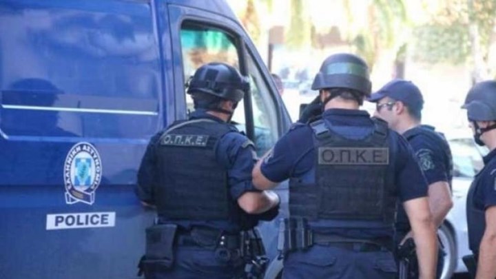 Τα «πολεμοφόδια» των οπαδών της Σλόβαν που συνελήφθησαν στους Ευζώνους – ΦΩΤΟ