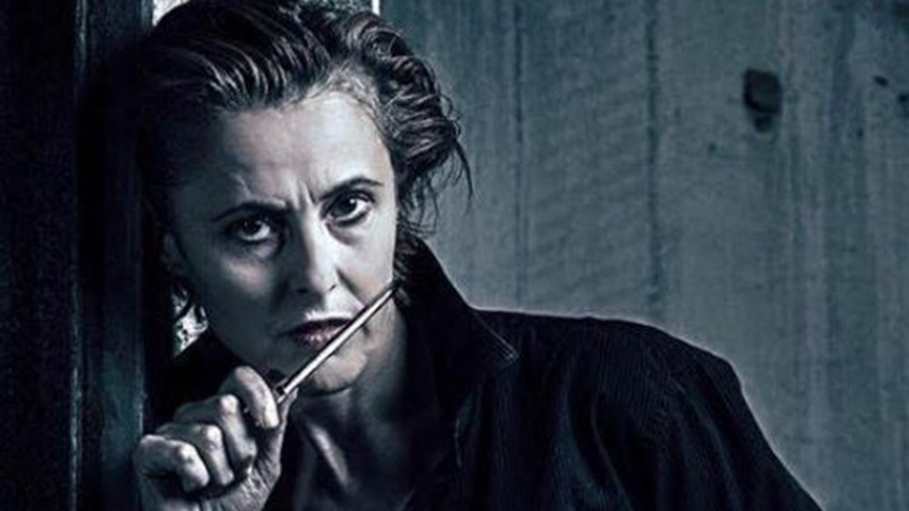 Η Μπουζούρη πλάι στην Μαραγκού στη “Μαρία Στιούαρτ” της Μπρούσκου