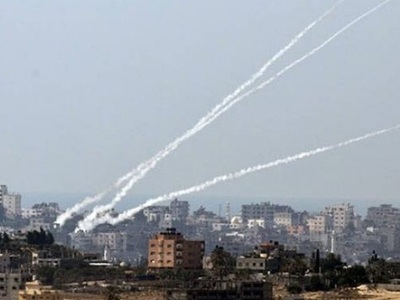 Με αεροπορικούς βομβαρδισμούς στη Γάζα απάντησε το Ισραήλ στις τρεις ρουκέτες