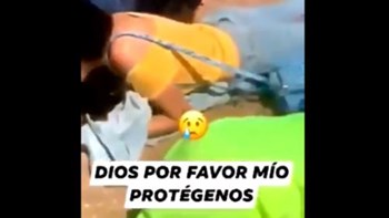 Συγκλονιστικό ΒΙΝΤΕΟ από τη στιγμή της ένοπλης επίθεσης στο Τέξας: Ο κόσμος κλαίει, ένα παιδί τρέμει