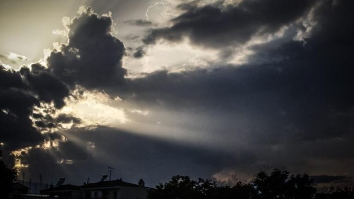Αίθριος ο καιρός σήμερα με ενισχυμένο μελτέμι στο Αιγαίο – Πότε έρχονται καταιγίδες