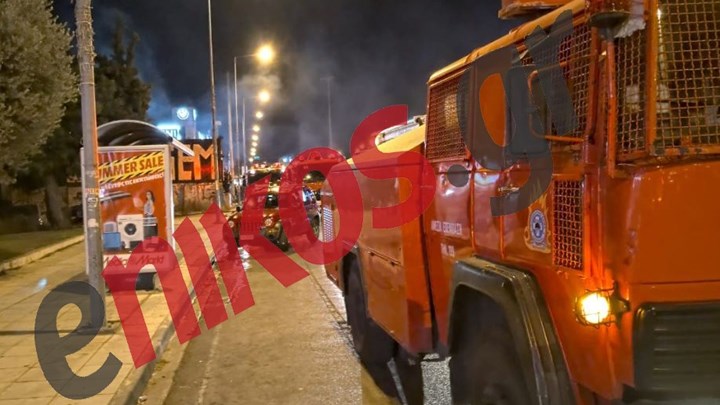 Φωτιά σε εγκαταλελειμμένο κτίριο στο Μαρούσι – ΦΩΤΟ αναγνώστη