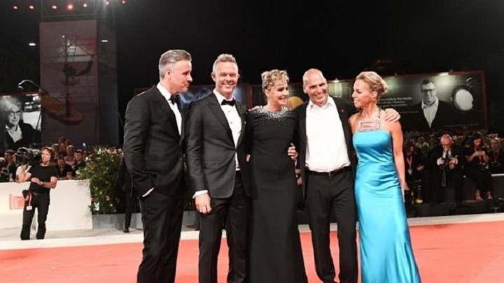 Στην πρεμιέρα του “Ενήλικες στο δωμάτιο” στη Βενετία ο Βαρουφάκης – ΦΩΤΟ – ΒΙΝΤΕΟ