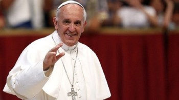 Ο πάπας Φραγκίσκος κλείστηκε σε ασανσέρ – Απεγκλωβίστηκε από την πυροσβεστική