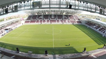 Επική φωτογραφία με την… πρίζα του VAR στο ΑΕΛ – Ολυμπιακός