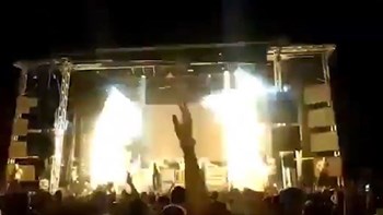 Σοκ – Τραγουδίστρια σκοτώθηκε από πυροτέχνημα κατά τη διάρκεια συναυλίας – ΦΩΤΟ – ΒΙΝΤΕΟ