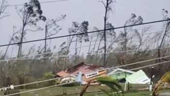 Ο τυφώνας Ντόριαν σαρώνει τις Μπαχάμες – Νεκρός ένας 7χρονος – ΦΩΤΟ – ΒΙΝΤΕΟ