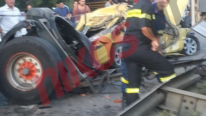 Σοβαρό τροχαίο με δύο τραυματίες στην Αθηνών-Κορίνθου – Κυκλοφοριακό κομφούζιο – ΒΙΝΤΕΟ