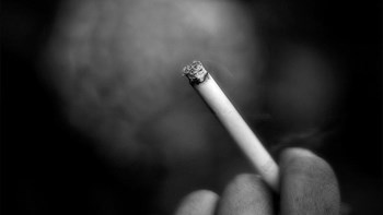 Ο δήμαρχος που σχεδιάζει να απαγορεύσει τελείως το κάπνισμα στο κέντρο της πόλης του