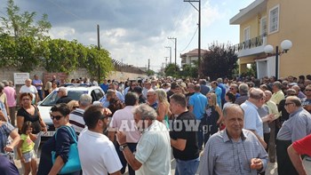 Συγκέντρωση διαμαρτυρίας των κατοίκων του Καραβόμυλου για τους μετανάστες – ΦΩΤΟ – ΒΙΝΤΕΟ