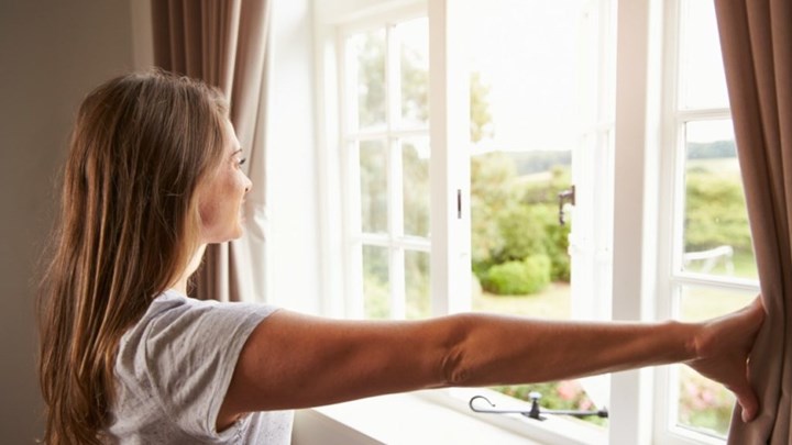 Δείτε γιατί πρέπει να ψεκάζετε με ξίδι γύρω από τα παράθυρα του σπιτιού σας