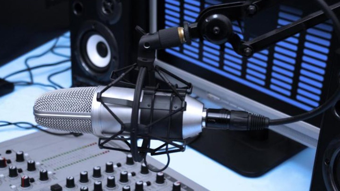 Συνελήφθη ιδιοκτήτης παράνομου ραδιοφωνικού σταθμού – Προκαλούσε προβλήματα στην επικοινωνία αεροπλάνων με τον πύργο ελέγχου